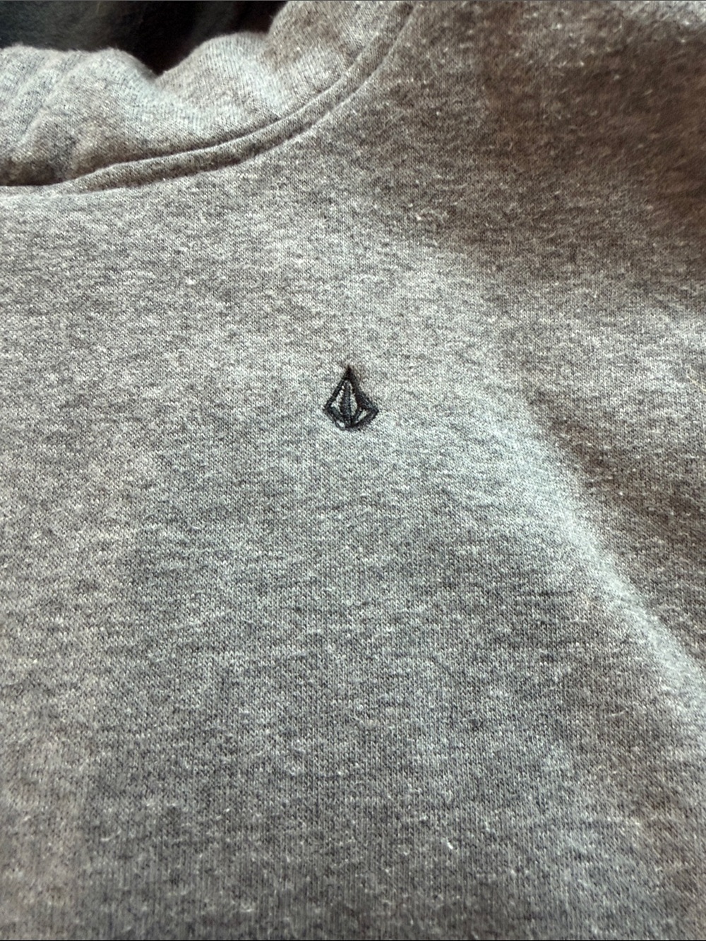 B70 Volcom Youth Large Grey Pullover Hoodie, some pilling - Picture 4 of 5